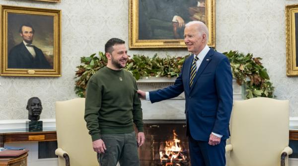 Biden, vizită la Kiev (Video). Alarme antiaeriene în capitala Ucrainei chiar în timpul vizitei fulger. Biden: ”Acum un an, îmi aduc aminte ce m-ați rugat în dimineața atacului”
