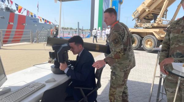 Militarii americani s-au jucat cu sentimentele rușilor: Rachetele antitanc Javelin, prezentate lângă un stand cu arme rusești (Foto)