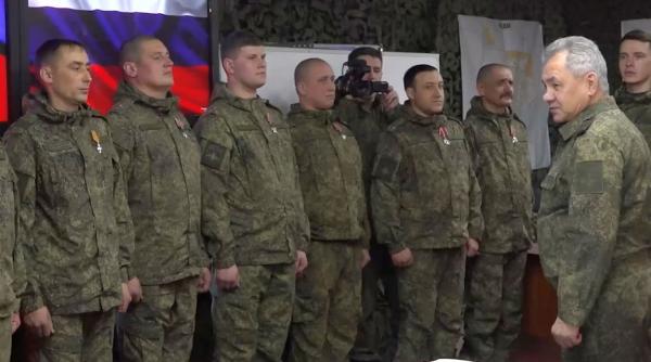 Șoigu a inspectat trupele din Donețk, participante la războiul din Ucraina. Ministrul și-a făcut curaj și a ajuns în zona frontului pentru a doua oară în acest an