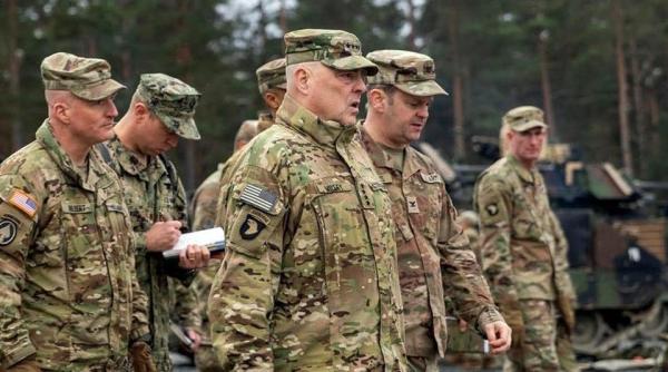 Mark Milley, vizită fulger la baza americană din Wiesbaden, unde se antrenează militarii ucraineni