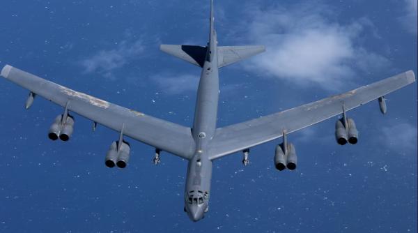 Un B-52 al SUA i-a speriat pe ruși, apropiindu-se „periculos” de Sankt Petersburg. Bombardierul SUA - la o distanță de 200 km de fostul Leningrad