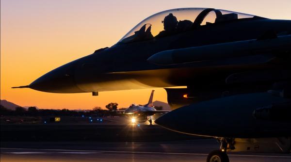 Mai mulţi senatori americani fac presiuni asupra Pentagonului să trimită F-16 în Ucraina: SUA trebuie să analizeze cu atenție furnizarea de avioane