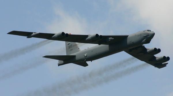 În timpul discuțiilor dintre președinții Rusiei și Chinei, un bombardier strategic american B-52H s-a apropiat la 60 de kilometri de frontierele rusești