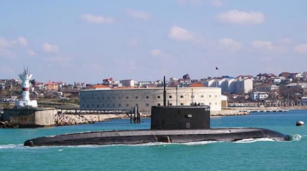 Rusia mută confruntarea din aer sub apă: Submarinele rusești din Marea Neagră au executat lansări de torpile