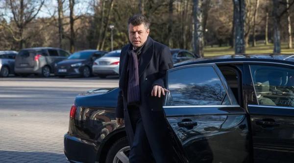 O mașină blindată în care se afla ministrul de externe al Estoniei a luat foc în centrul Kievului