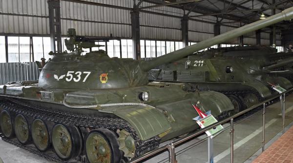 Misterul tancurilor T54/T55 pe frontul din Ucraina - la prima vedere un gest sinucigaș. Rușii le-ar putea folosi pe post de fortificații, îngropate în pământ