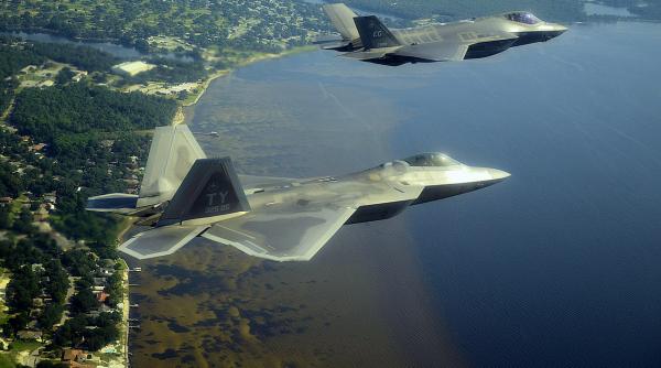 Speculații privind o donație a SUA către Polonia a 24 de F-22 Raptor. Polonia ar deveni a doua țară din lume care ar opera două tipuri de avioane de generația a 5-a