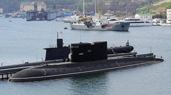 Încă un submarin rusesc este activ în proximitatea României. Alrosa a executat lansări de torpile în Marea Neagră