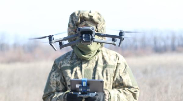 Dronele civile și-au făcut treaba la Bahmut, dar bruiajul ar putea să le facă în curând inutile