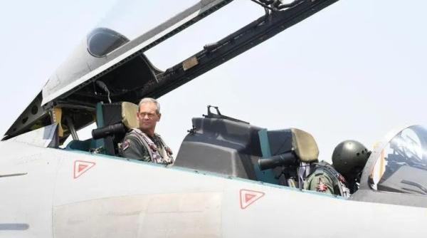 O imagine pe care nu o vedem zilnic: Un as al aviației americane, comandant al SUA în Pacific, a pilotat un avion Su-30 rusesc (Foto)