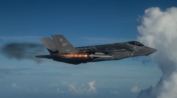 Militarii americani dezvăluie, după un an, detalii operaționale din misiunea aeronavelor F-35 pe flancul estic NATO