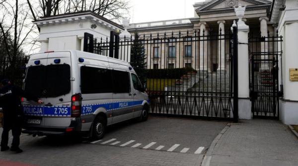 Pentru a respecta paritatea proprietăților diplomatice, Polonia a confiscat o clădire a Ambasadei Rusiei la Varșovia