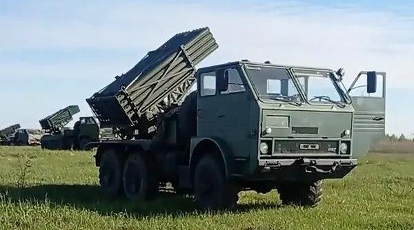 Lansatoarele românești APR-40 se află în Ucraina (Video). Sistemele de rachete cu lansare multiplă se alătură blindatelor TAB-71