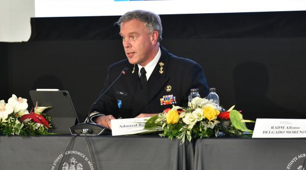  Rob Bauer, preşedintele Comitetului militar al NATO: „Goliath se clatină, David a demonstrat o imensă iscusinţă tactică”