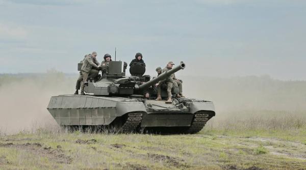 Până la livrarea primelor Abrams, Ministerul ucrainean al Apărării va comanda tancuri ucrainene Oplot (Foto)