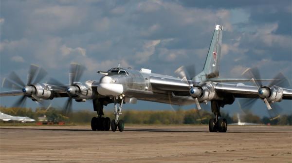 Două bombardiere strategice rusești Tu-95MS au patrulat desupra apelor neutre ale Mării Chukotka. A treia misiune de acest fel în 2023