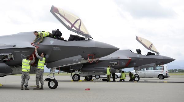 Norvegia: Nu avem suficienți tehnicieni pentru a face mentenanţa celor 52 de avioane F-35 care vor fi în dotarea RNoAF