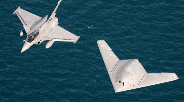 Inspiraţi probabil de programul militar american ''Collaborative Combat Aircraft'', francezii vor ca avionul Rafale F5 să facă schimb de date cu dronele