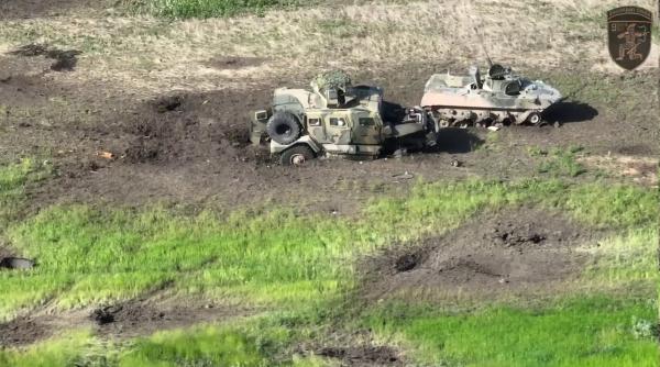 Convoi rus distrus de ucraineni, inclusiv blindate rare AMN-590951. Un pluton de mercenari ruși a fost capturat (Video)