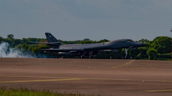 Bombardierele americane B-1B au ajuns în Marea Britanie pentru a întări apărarea NATO