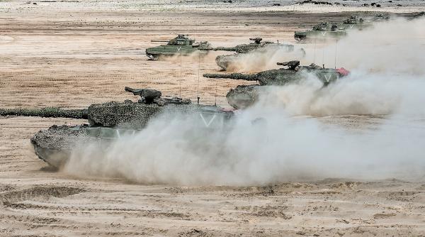 Leopard, Challenger și Bradley pot da peste cap Armata rusă? ”Trebuie să fim pregătiți și pentru un scenariu negativ în Ucraina” (Șeful Armatei din Cehia)