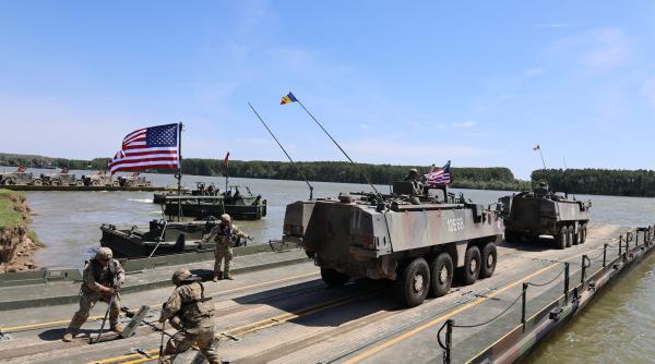 Demonstrație de forță: HIMARS românești au lovit „inamicul” care a „ocupat” un mal al Dunării. România, SUA și aliații au forțat fluviul