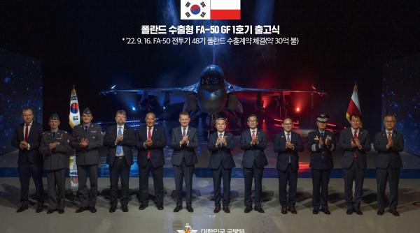 Polonia a primit primul avion de luptă F-50 în stil mare. Polonezii vor opera o flotă de invidiat, formată din F-35, F-50 și F-16