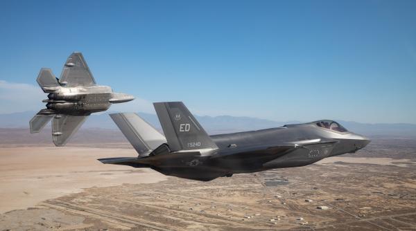 Americanii au finalizat integrarea: F-22 și F-35 - la următorul nivel. Avioanele de luptă vor avea același soft tactic