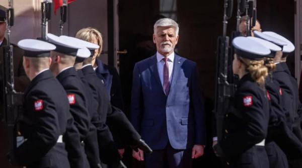 Praga nuanțează declarațiile președintelui ceh Pavel care a declarat că cetățenii ruși din Occident ar trebui monitorizați pe modelul implementat de SUA între 1942 şi 1945