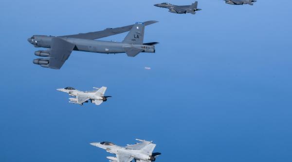 Activitate neobișnuită a bombardierelor strategice B-52 peste Peninsula Coreeană