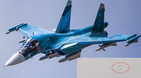 Ruşii au publicat primele imagini cu momentul lansării bombelor ghidate FAB-500 М62, echivalentul JDAM pe care le utilizează ucrainenii