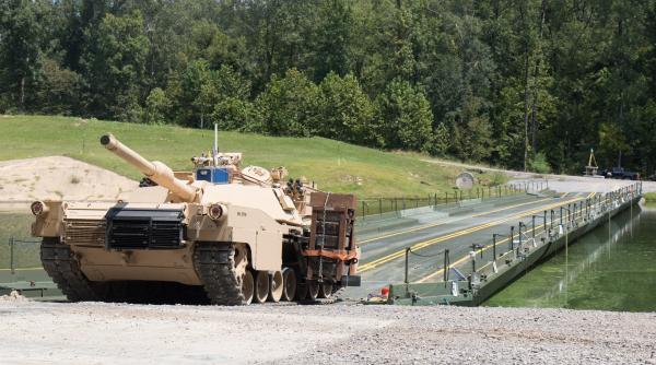 O imagine așteptată: Tancuri Abrams de 70 de tone pe șoselele României. Viitoarele autostrăzi vor trebui să țină cont și de achizițiile militare