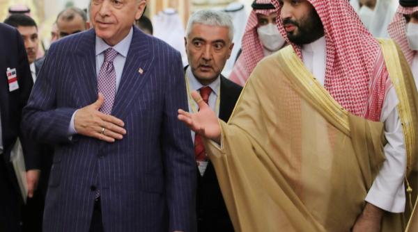Erdogan continuă maratonul diplomatic și merge în Golf: Liderul turc și prințul saudit au semnat o serie de acorduri bilaterale