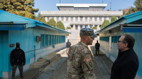 Incident în peninsula coreeană: Un cetățean american, posibil militar SUA, a fost reținut de nord-coreeni după ce a trecut linia de demarcație