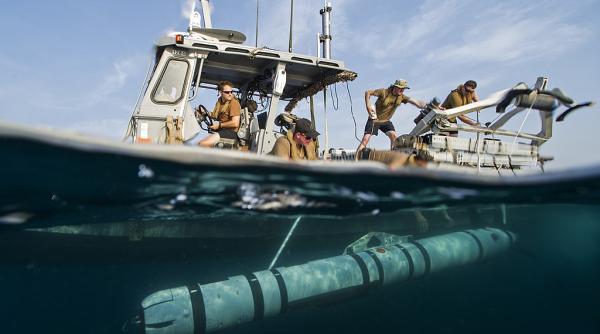 Rusia vine cu o nouă teorie: Podul din Crimeea a fost lovit de drona-submarin REMUS 600, produsă de britanici