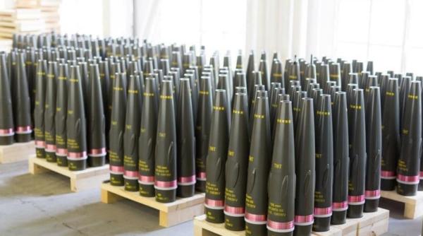 Cum stă Serbia cu exportul de armament. Belgradul spune că nu trimite arme și muniții direct în Ucraina