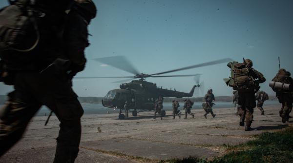 ”Nu vor ezita să folosească armamentul”. Polonia trimite elicoptere gata de luptă la granița cu Belarus