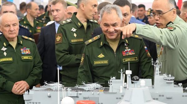 Noi contracte de achiziții pentru dotarea armatei ruse. Ministerul rus al Apărării a încheiat, într-o singură zi, 20 de contracte, în valoare de peste 400 de miliarde de ruble