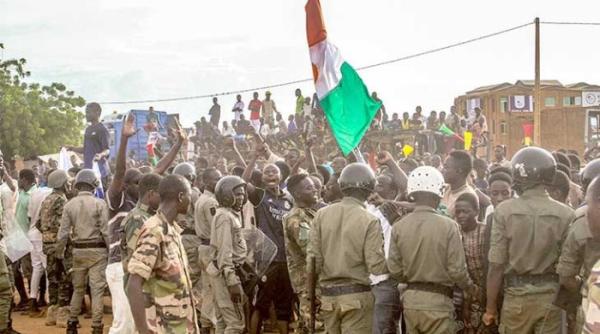 Burkina Faso și Mali își trimit avioanele de luptă în Niger, în sprijinul noilor autorități militare împotriva intervenției militare anunțate ECOWAS