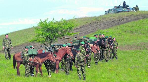 Armata României exersează lupta în munți. Compania Transport HIPO participă în premieră și va urca armamentul unde mașinile nu pot ajunge