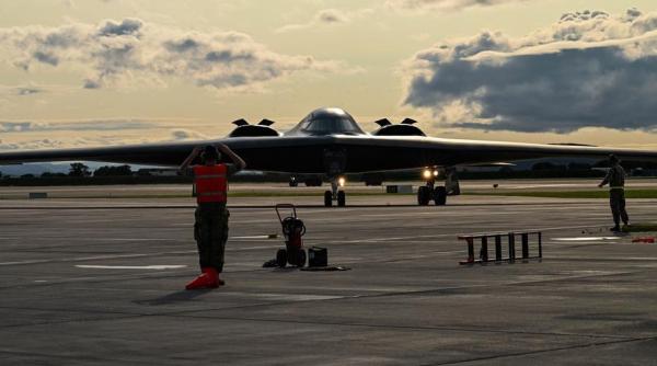 Cel mai scump avion militar din lume, bombardierul stealth american B-2 Spirit, a aterizat pentru prima dată în Norvegia