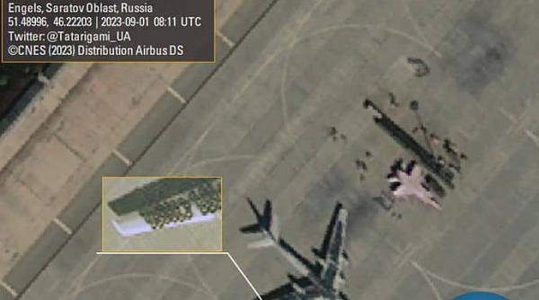 Rusia a "inventat" o nouă apărare pentru avioanele sale: Aripile unui bombardier Tu-95 au fost acoperite cu anvelope auto