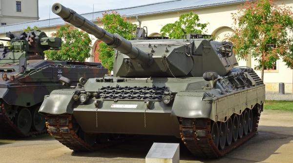 Leopard 1, scos de la naftalină: Instruirea sutelor de tanchiști ucraineni se face inclusiv cu tancuri aduse din muzeele daneze