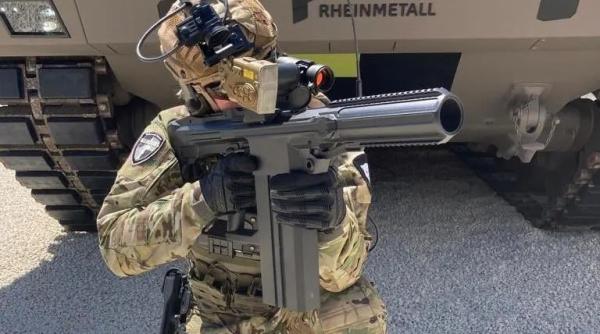 Nemții prezintă SSW40, o armă a viitorului: Primul lansator de grenade din lume cu încărcare automată și tragere cu fixare în umăr