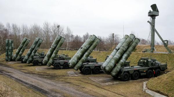 Dronele ucrainene au lovit sistemul S-400 folosind tactica rușilor. De ce sistemele rusești de apărare aeriană sunt tot mai vulnerabile