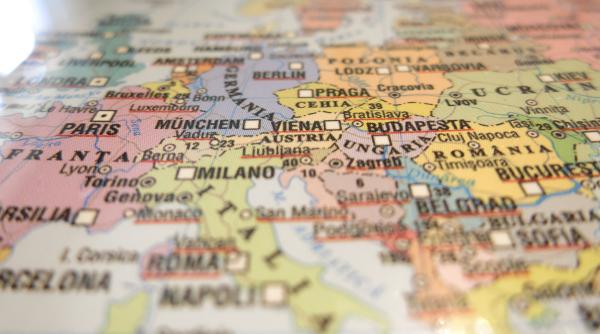 Analiză Reuters: Confruntată cu valurile de migranți, Germania ar putea înăspri condițiile de azil. Măsura ar putea afecta țările din estul Europei