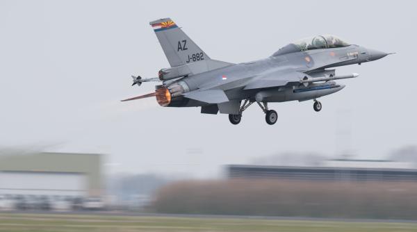 Olanda va transfera în România până la 18 avioane de vânătoare F-16 pentru pregătirea piloților ucraineni  