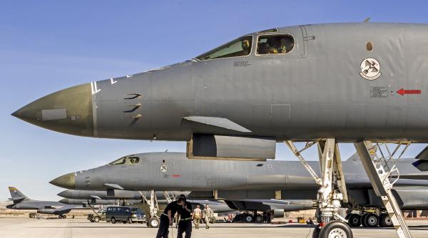 A doua pereche de bombardiere strategice americane B-1B a ajuns în Marea Britanie. Urmează zborurile de antrenament în teatrul european