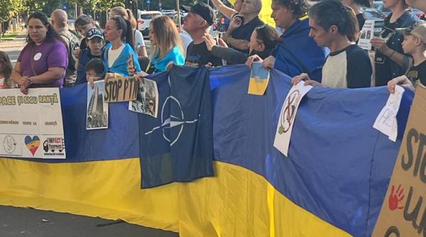 Protest pașnic în fața Ambasadei Rusiei în România pentru susținerea Ucrainei. „Rusia trebuie să plătească pentru crimele de război”