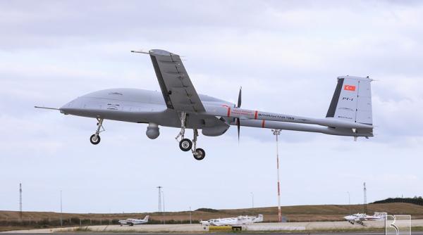 Profitând de succesul Bayraktar TB-2, Turcia face ultimele pregătiri pentru varianta navală: Bayraktar TB-3, o dronă cu dimensiuni aproape duble